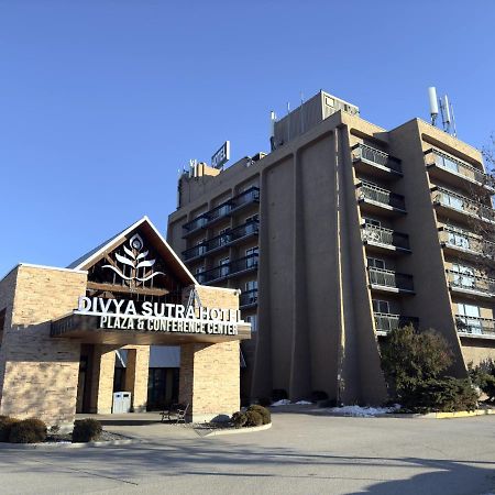 Divya Sutra Plaza And Conference Centre, Vernon, Bc Exterior photo