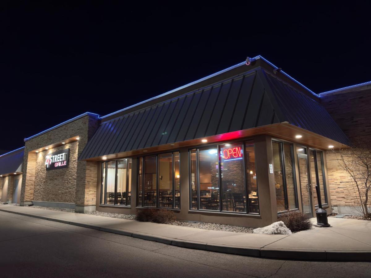 Divya Sutra Plaza And Conference Centre, Vernon, Bc Exterior photo