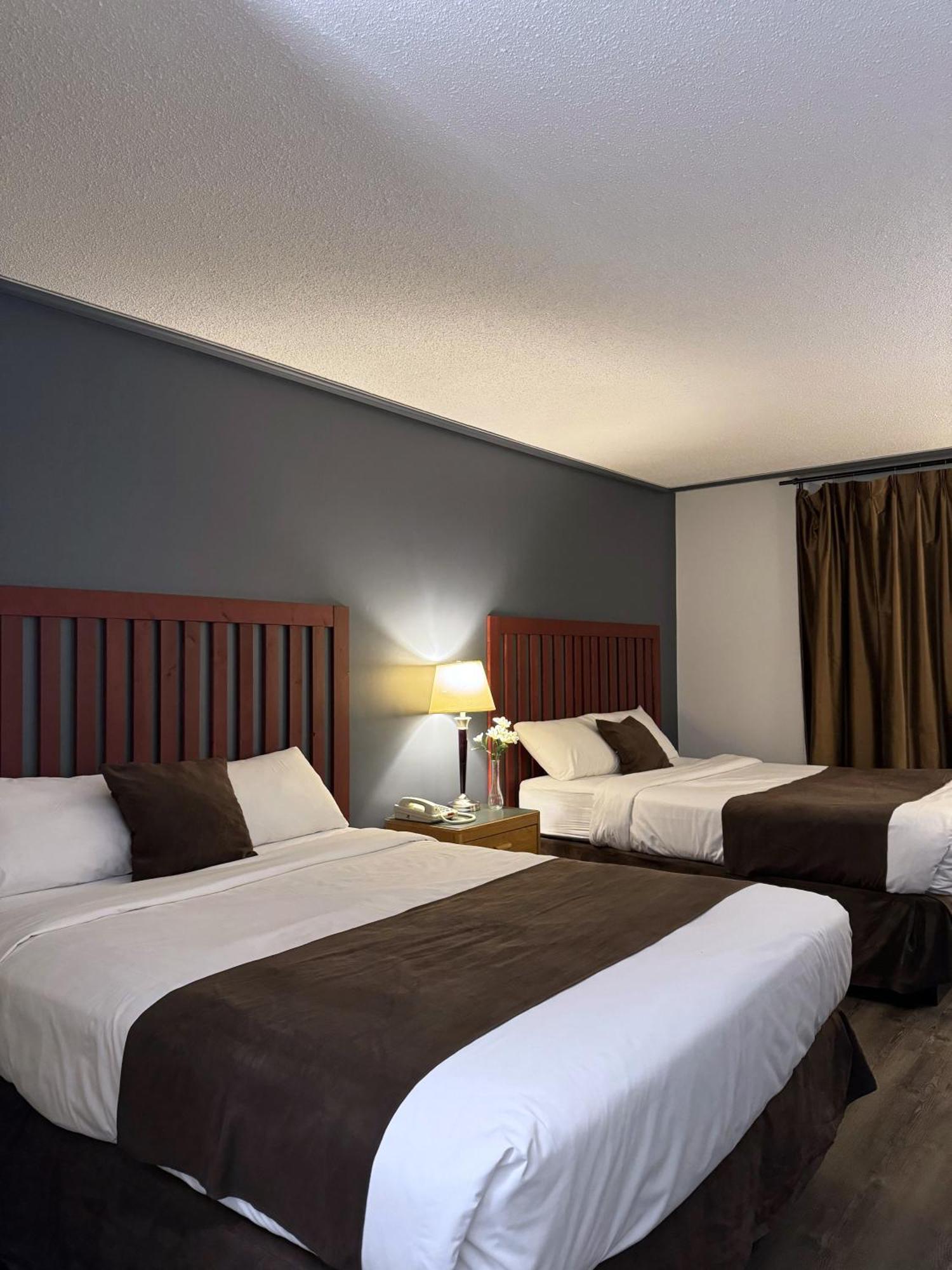 Divya Sutra Plaza And Conference Centre, Vernon, Bc Exterior photo